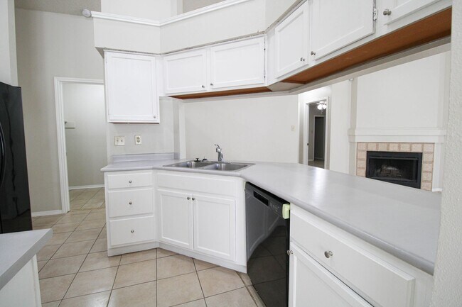 Building Photo - 3223 Tree Grove Dr