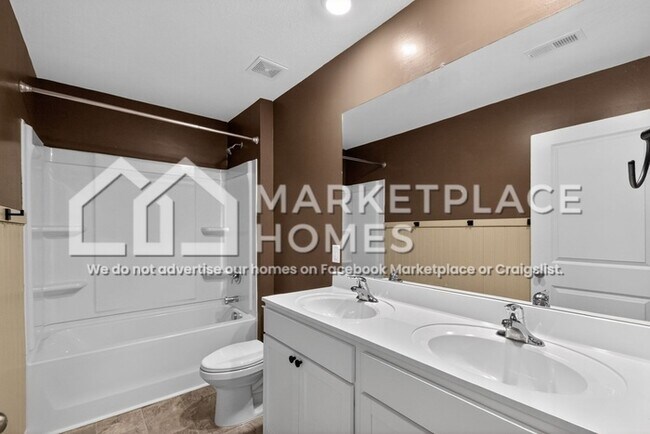 Building Photo - 1067 Evan Ct