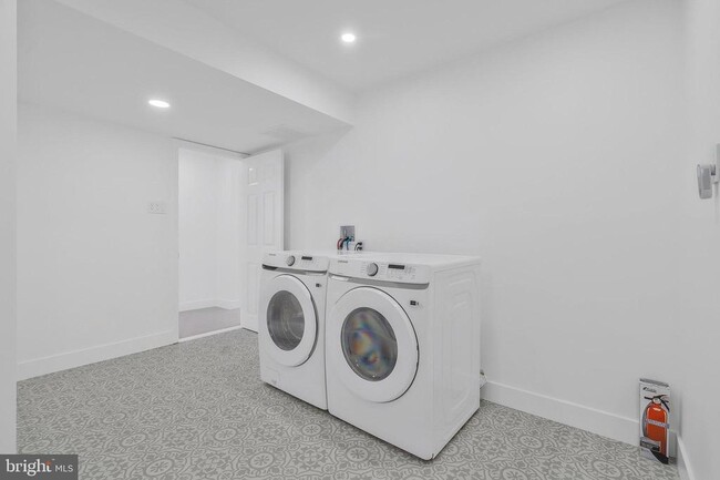 Building Photo - 6810 Weaver Ave