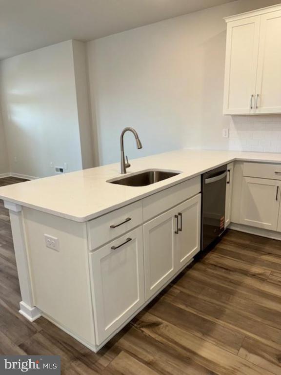 Building Photo - 701 Platinum Dr