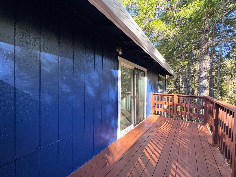 Building Photo - 2148 Primrose Dr