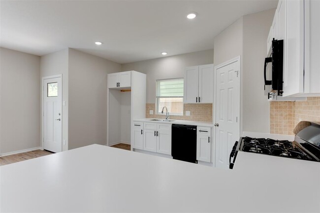 Building Photo - 8202 Homewood Ln