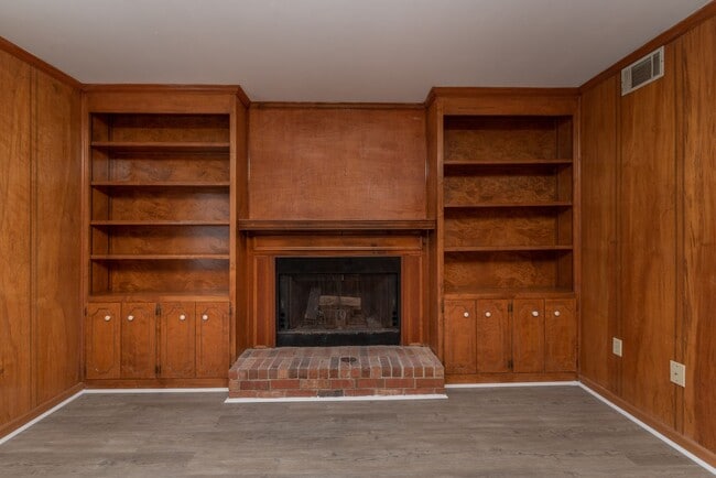 Building Photo - 3 Bed/2.5 Bath House for Rent in Martinez w/ Garage & Fenced Back Yard