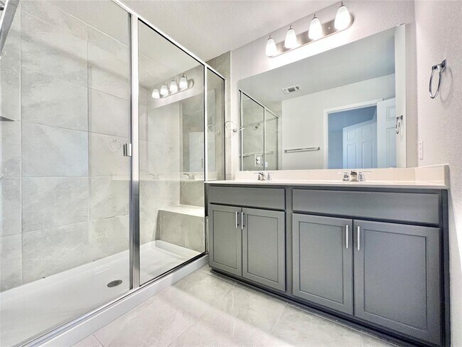 Building Photo - 3200 College Park Dr