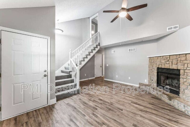 Building Photo - 1322 N Harvey Dr