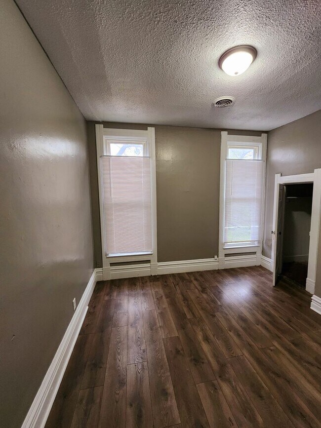 Building Photo - 401-403 South Jackson