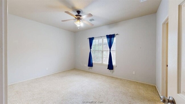 Building Photo - 332 Forest Dr Loop