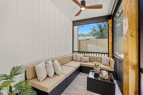 Building Photo - 201 Elm Dr