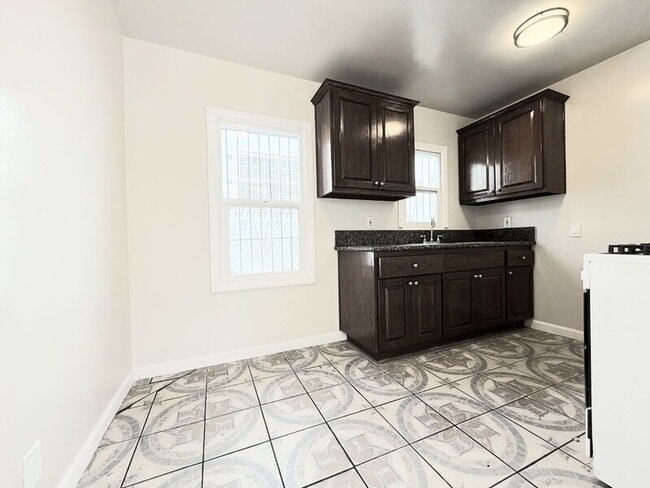 Building Photo - 338 W 61st St