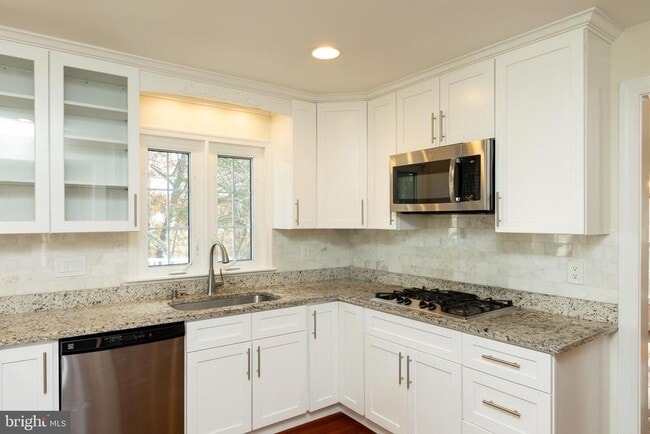 Building Photo - 14209 Floral Park Dr