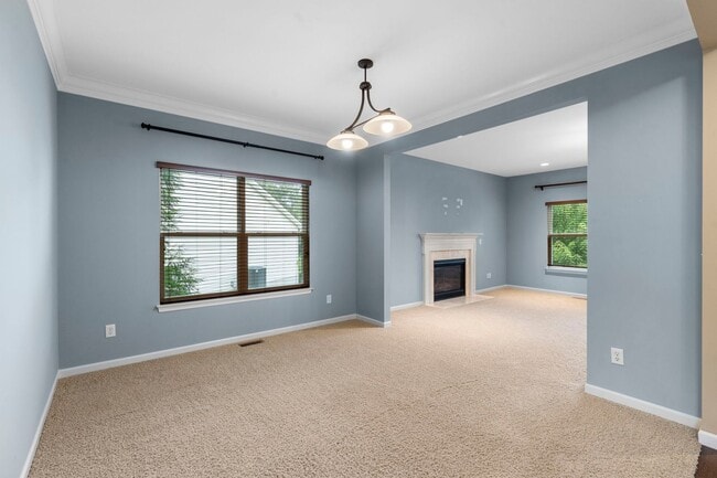 Building Photo - Stunning Former Display Home on a Quiet Cu...