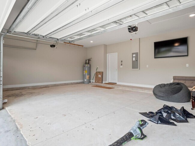Building Photo - 4 bedroom, 3 bath home in Grand Landings G...