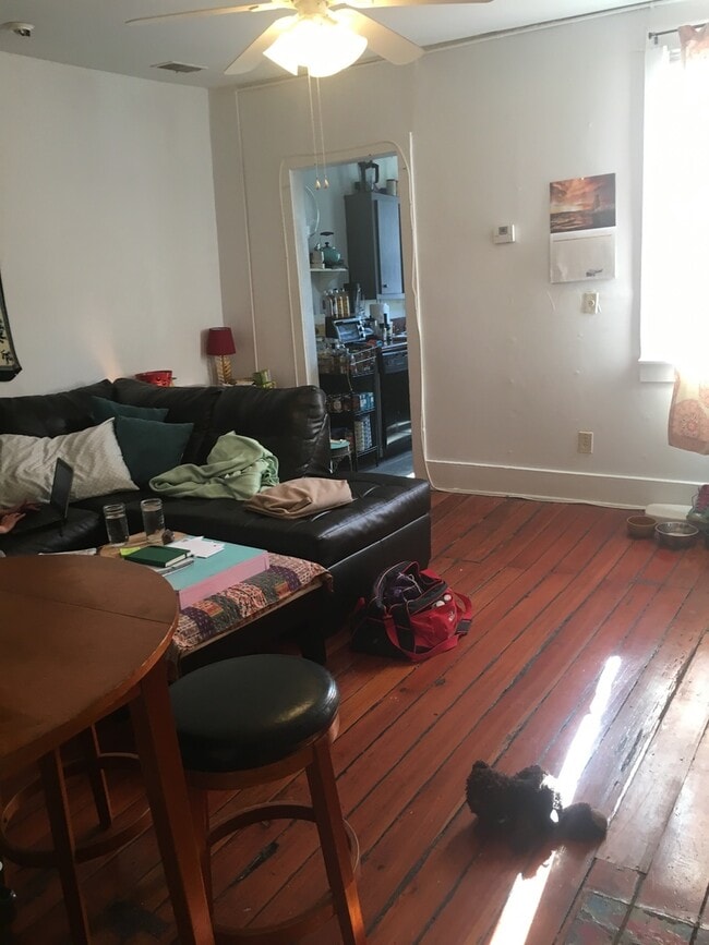 Building Photo - 3 Bedroom - 2 Bath - Great Location