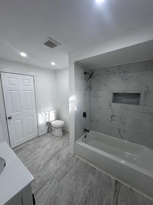 Building Photo - 153 Vine St