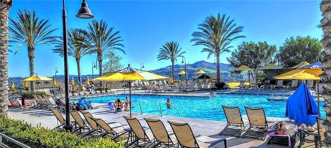 Building Photo - 2 Adelfa St