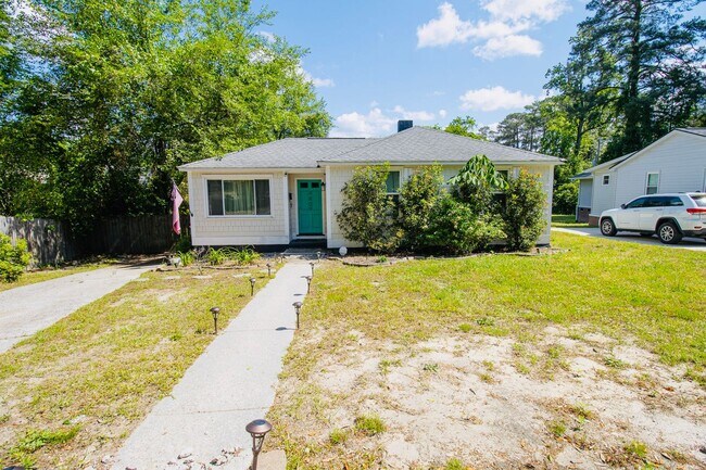 Building Photo - Adorable 3BR Rosewood Rental with Dreamy Porch & Fenced Yard!