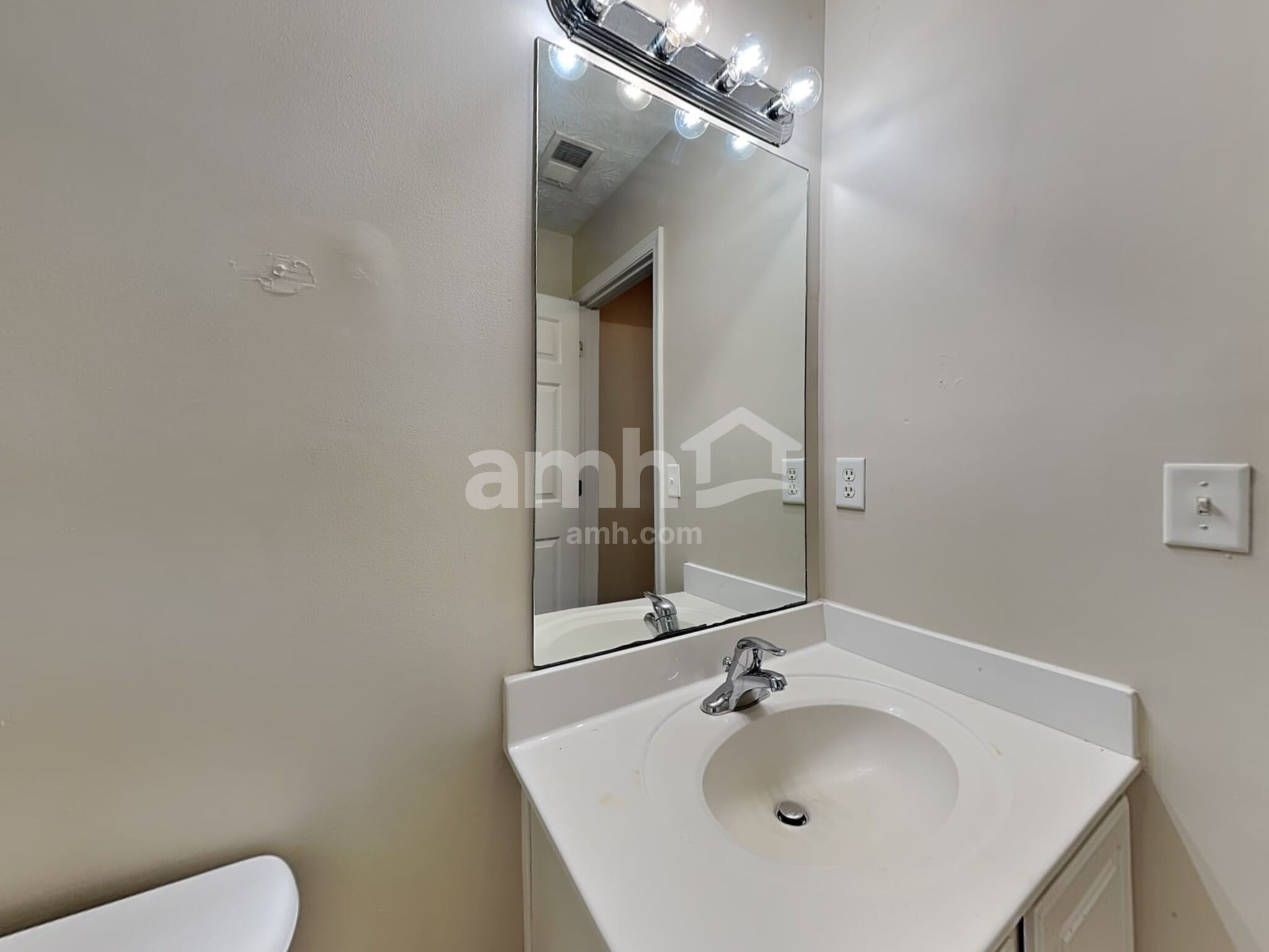 Building Photo - 550 Brook Hollow Dr
