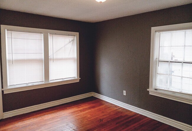 Building Photo - $0 First Month's Rent / $0 Deposit at Move-in