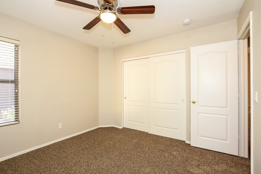 Building Photo - 15667 W Saguaro Ln