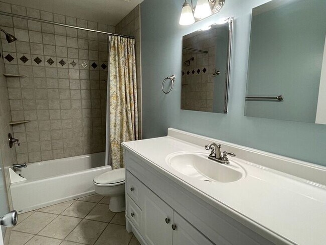 Building Photo - 2359 Boston St