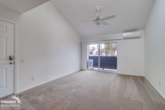 Building Photo - Charming 1Bdm 1Ba Condo in the Heart of Sa...