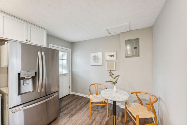 Building Photo - 4554 Moraine Ave