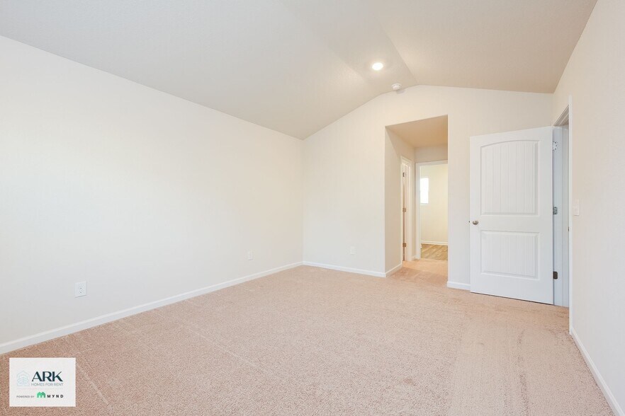 Building Photo - 2149 Southlea Dr