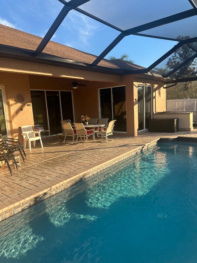 Building Photo - 566 Planters Manor Way