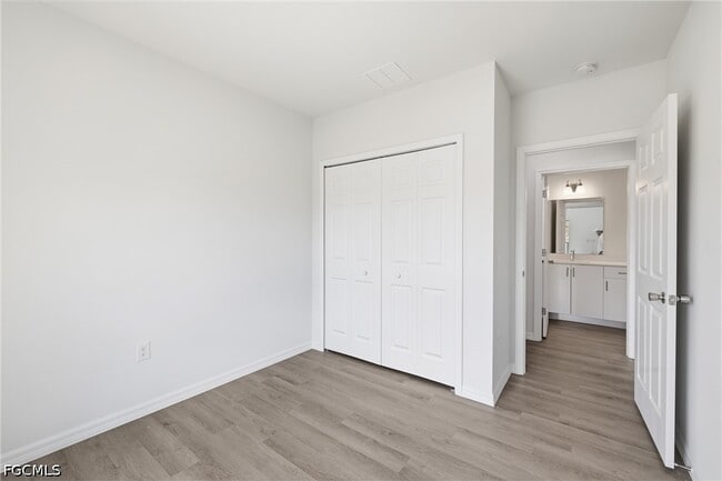 Building Photo - 1406 Ford Cir