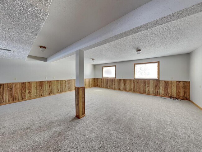 Building Photo - 11051 Quebec Ave N