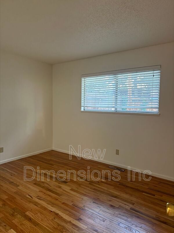 Building Photo - 3234 Heights Dr