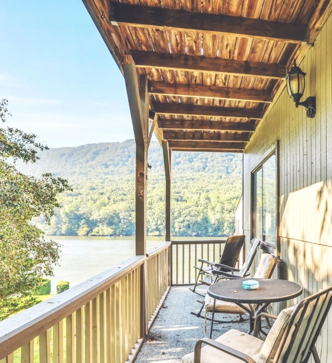 Building Photo - River Canyon