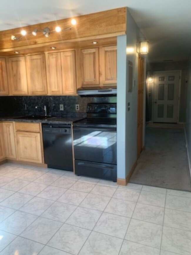 Building Photo - 967 Stratford Ct