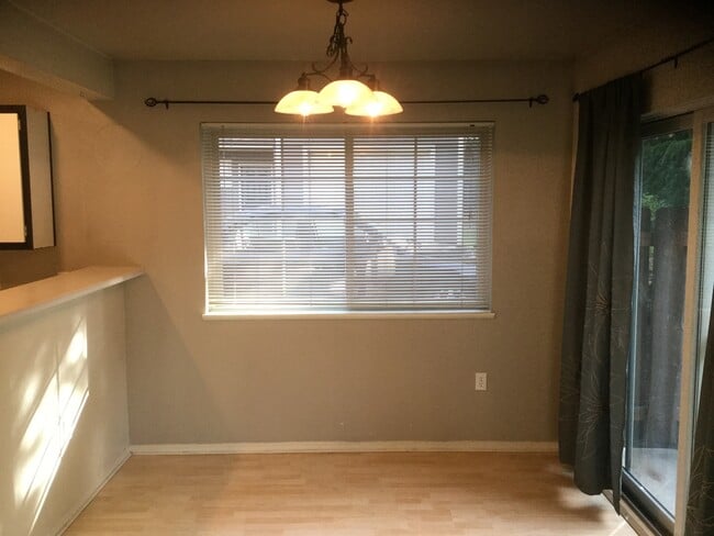 Building Photo - 7117 SW Sagert St