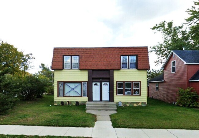 Building Photo - 1022 Birchmont Dr NE