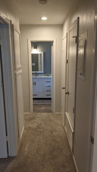 upstairs hallway - 1702 Waterloo Trl