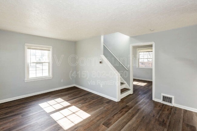 Building Photo - 492 E 327th St