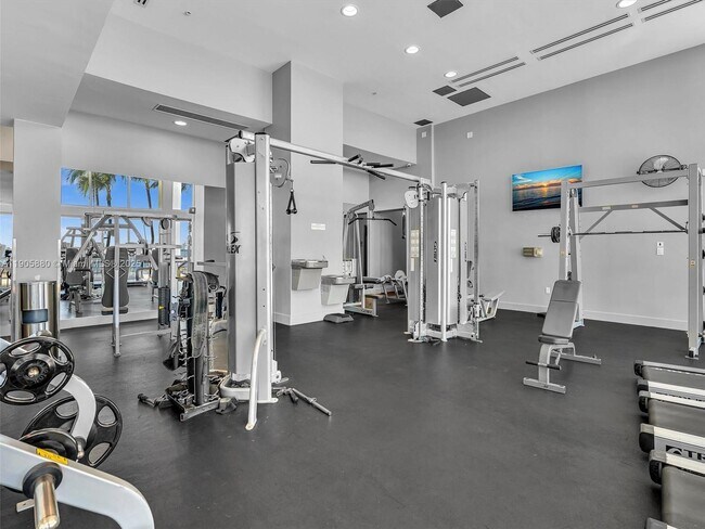 Building Photo - 665 NE 25th St