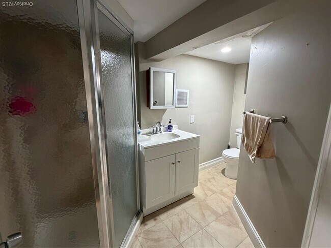 Building Photo - 535 E Walnut St