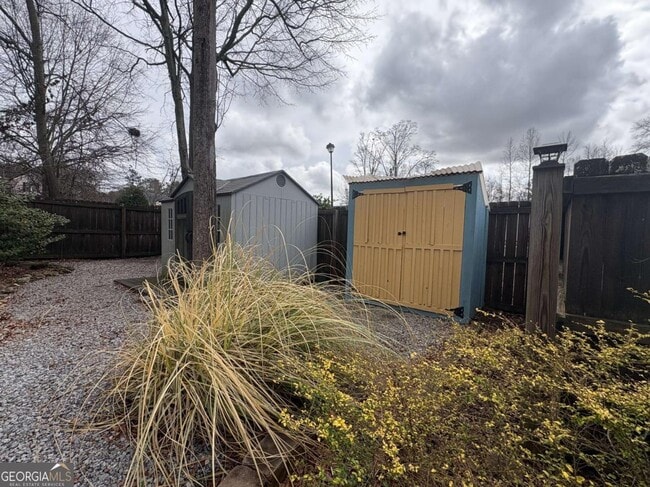 Building Photo - 616 Embassy Walk