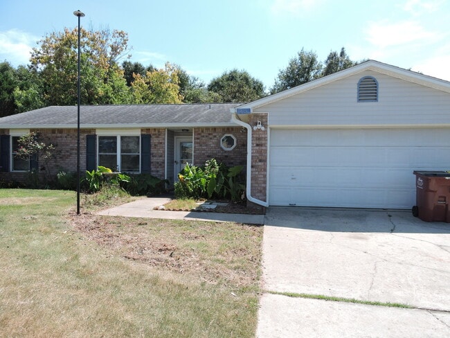 Primary Photo - 125 Louise Dr