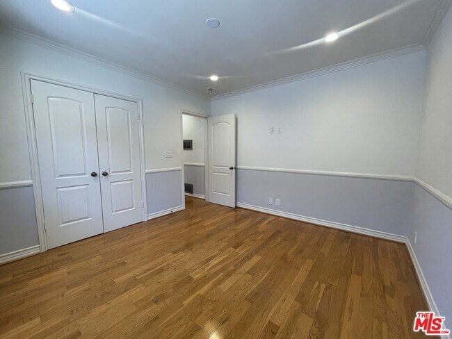 Building Photo - 1126 N Formosa Ave