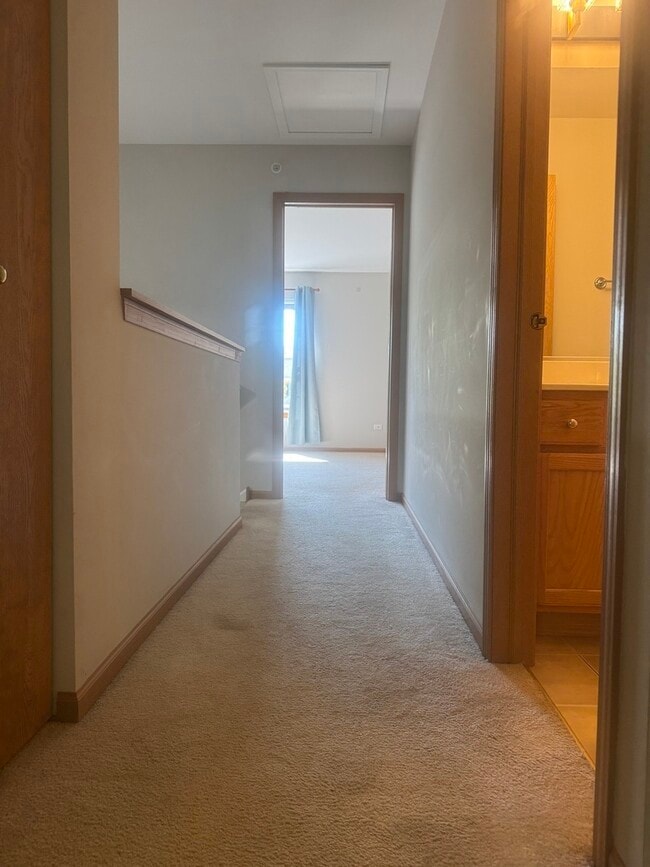 Building Photo - 572 Jennifer Cir