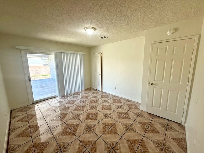 Building Photo - Spacious 3BR / 2BA + Bonus Room Home in Imperial Beach