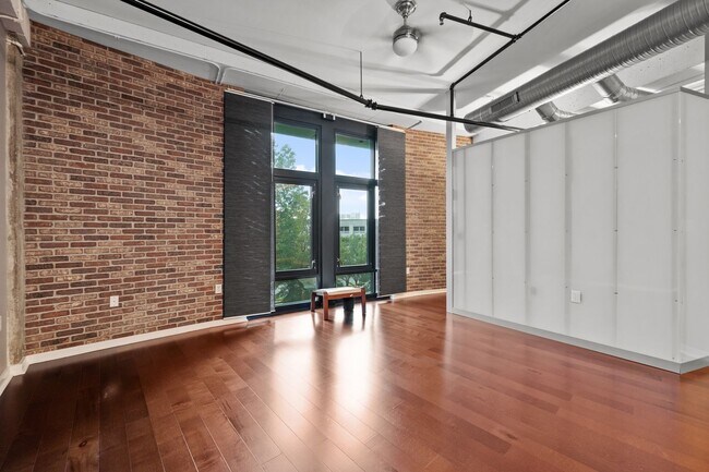 Building Photo - 415 St Pauls Blvd
