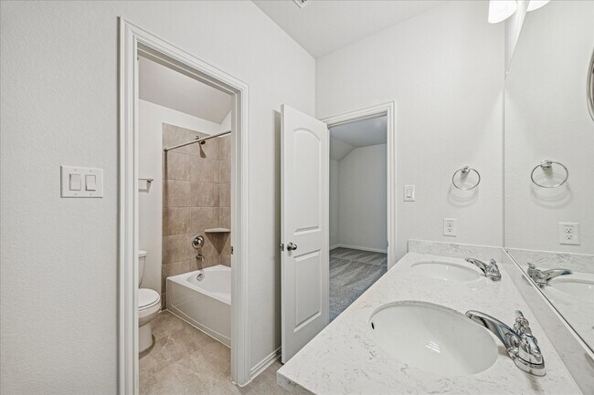 Building Photo - 3018 Myrtle Bch Ln