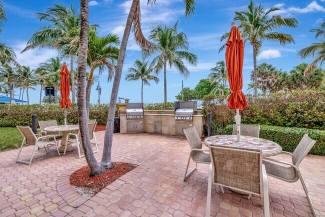 Building Photo - 328 N Ocean Blvd