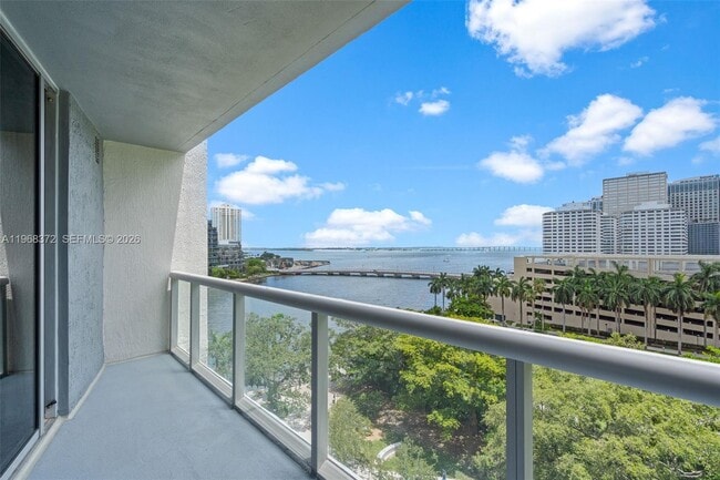 Building Photo - 495 Brickell Ave