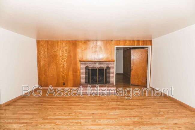 Building Photo - 1011 Manor Rd