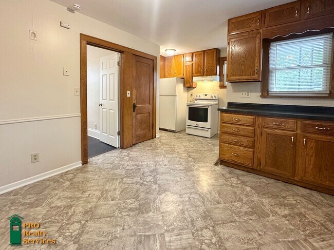 Building Photo - 4 Bedroom Home Close to Theodore Wirth Park